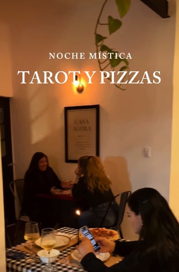 Noche de tarot y pizzas